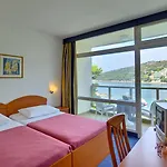 Hotel Vis 3*