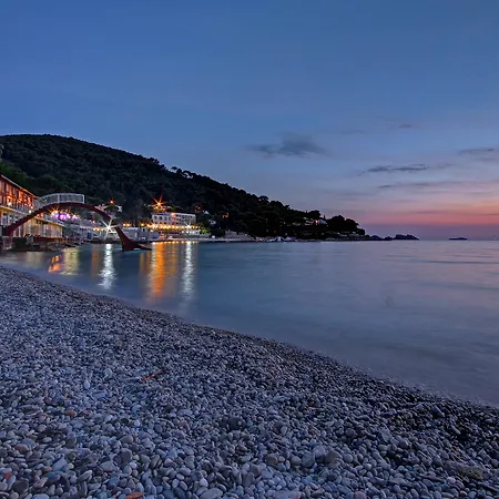 Vis Hotel 3*