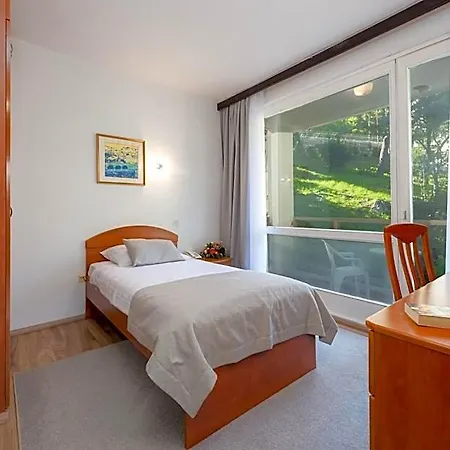 Vis Hotel