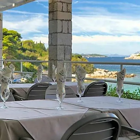 Hotel Vis 3*