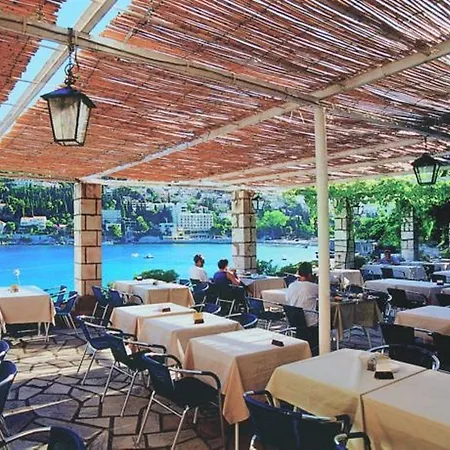 Vis Hotel