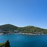 Vis Hotel 3*