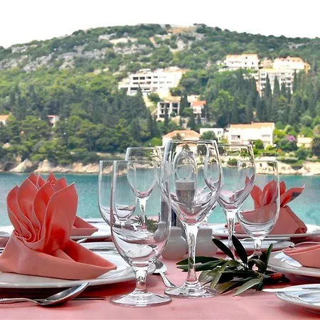 Vis Hotell 3*