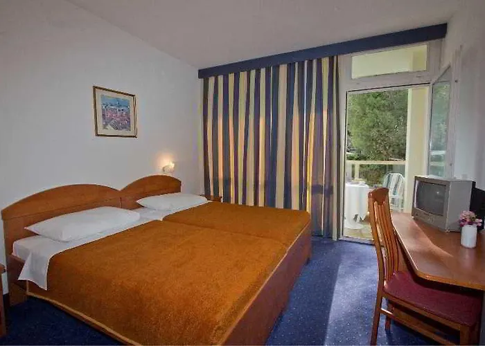 Vis 3* דוברובניק